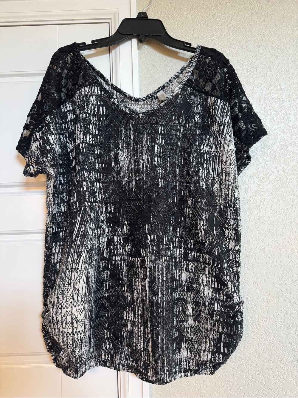 Vanity Black & White Lace Shoulder Short Sleeve Top